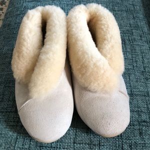 Shielding winter slippers.